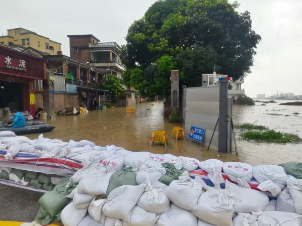 98策略 广东暴雨72小时：房屋受损，交通、电力大受影响